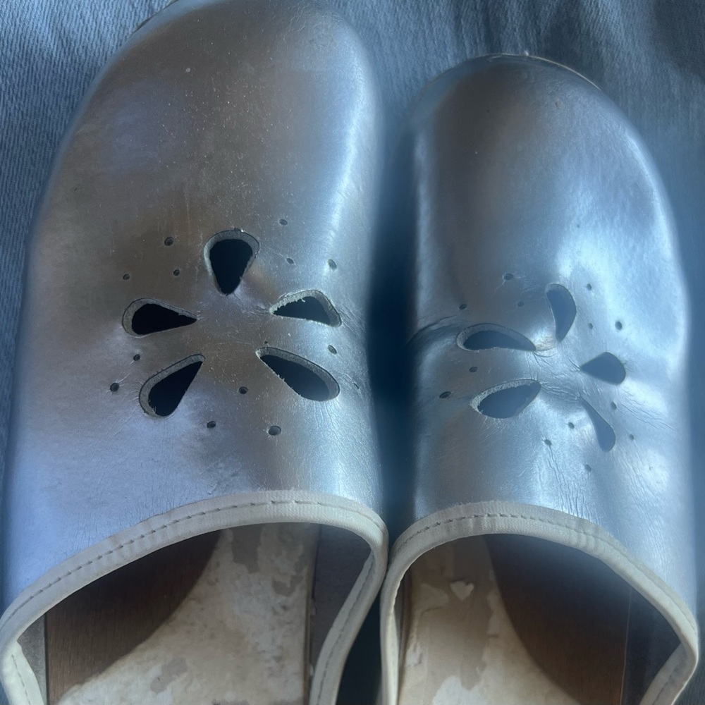 Leather Silver Slip-On Clogs with Cutout  flower Design